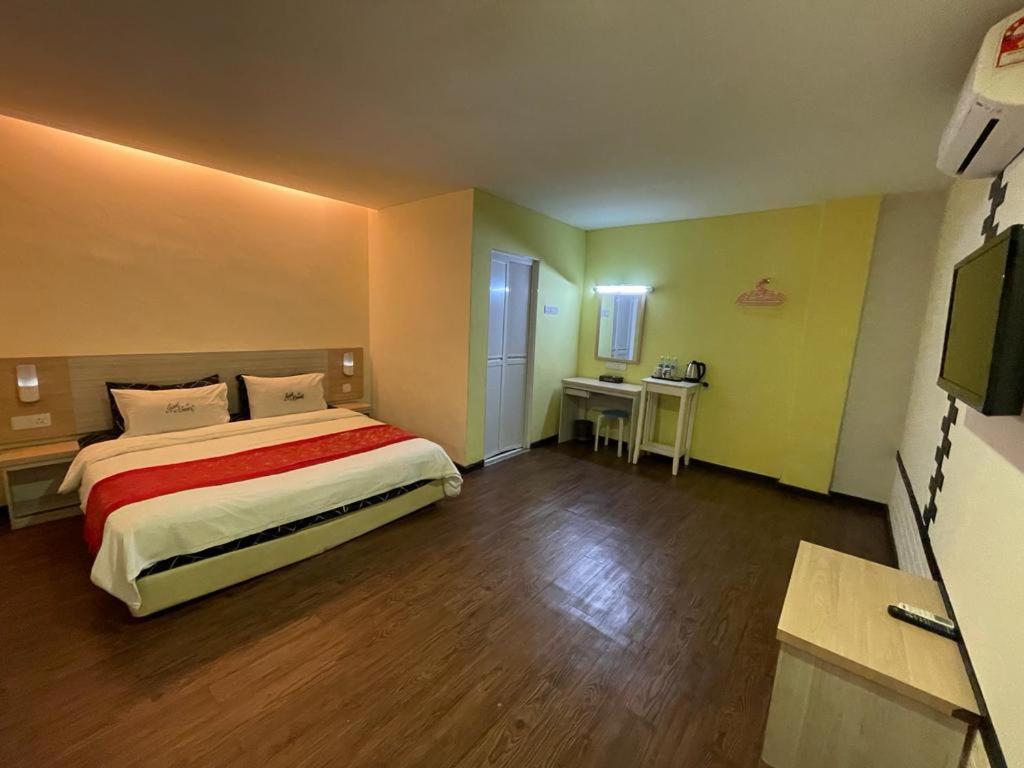 N&L Hotel Kuala Terengganu Esterno foto