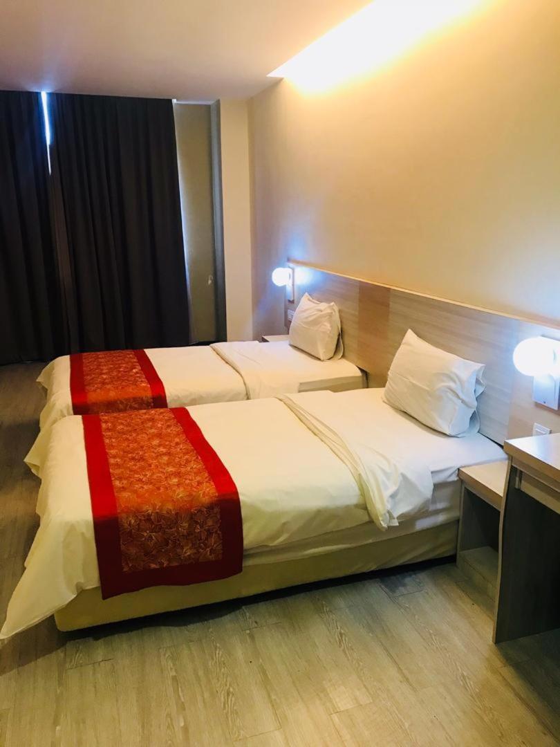 N&L Hotel Kuala Terengganu Esterno foto